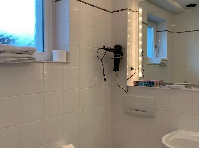 Koeln In Bornheim-sechtem, Naehe Phantasialand, Bruehl, Koeln, Bonn, Db-anschluss, Messe-koeln, Business-komfort *